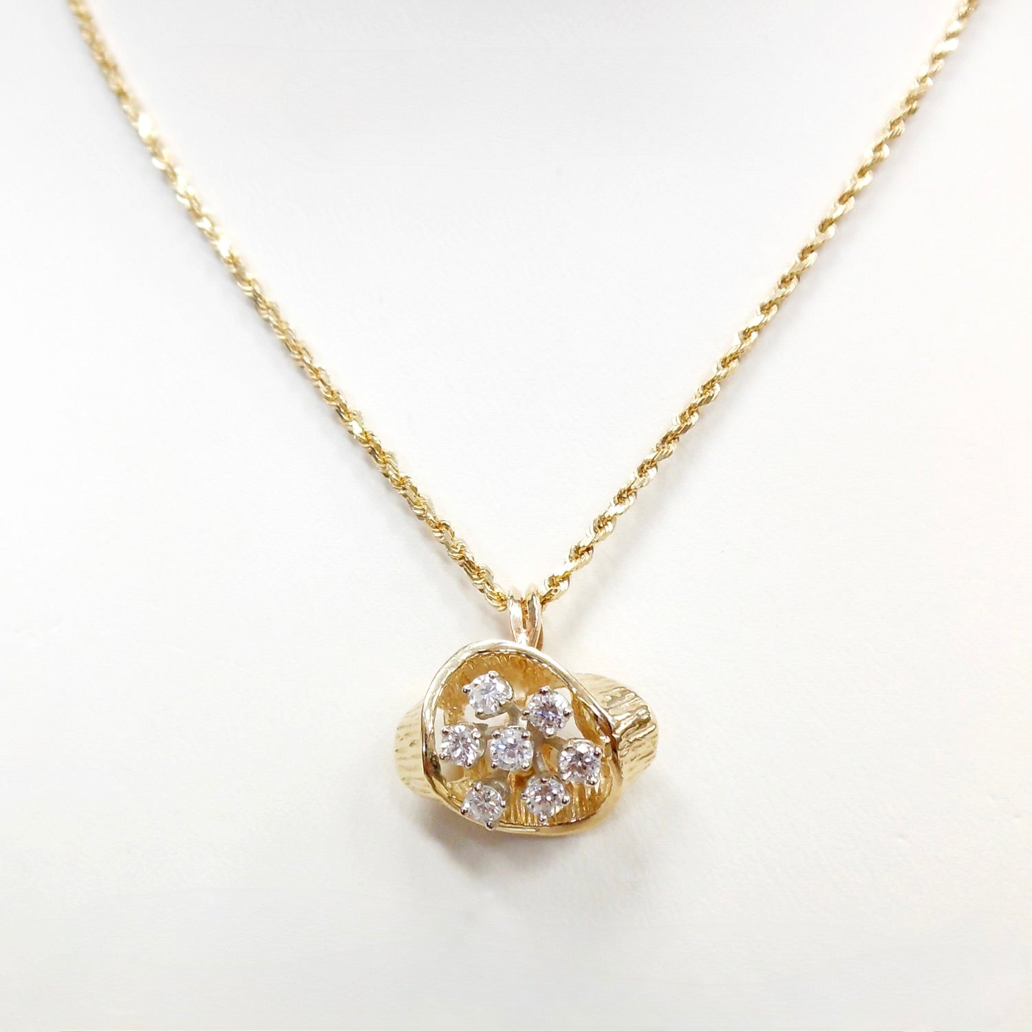 Vintage 14K Gold 0.70 ctw VS Diamond Cluster Pendant Necklace
