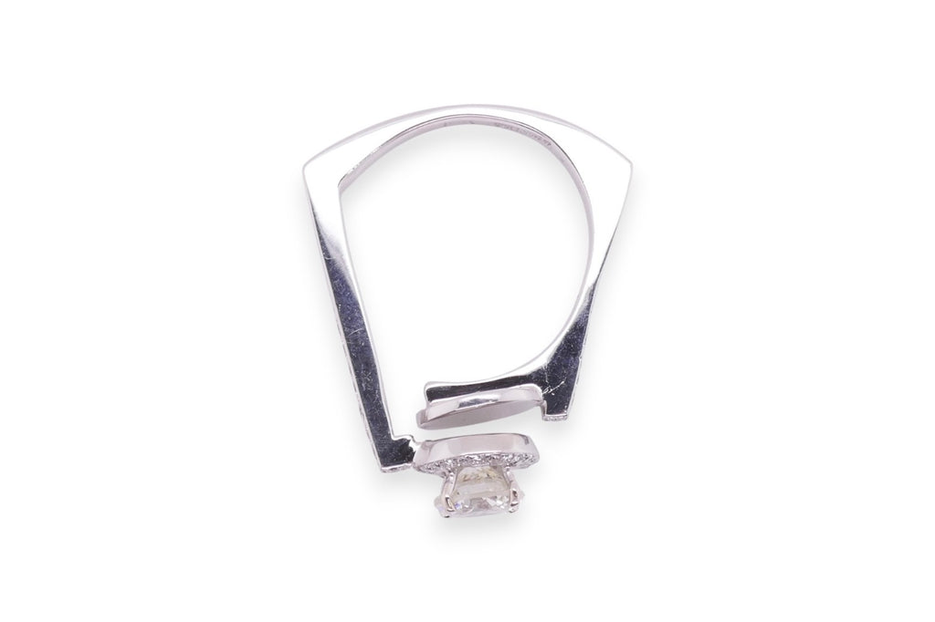 Stunning 14K White Gold Diamond Ring Size 6.5
