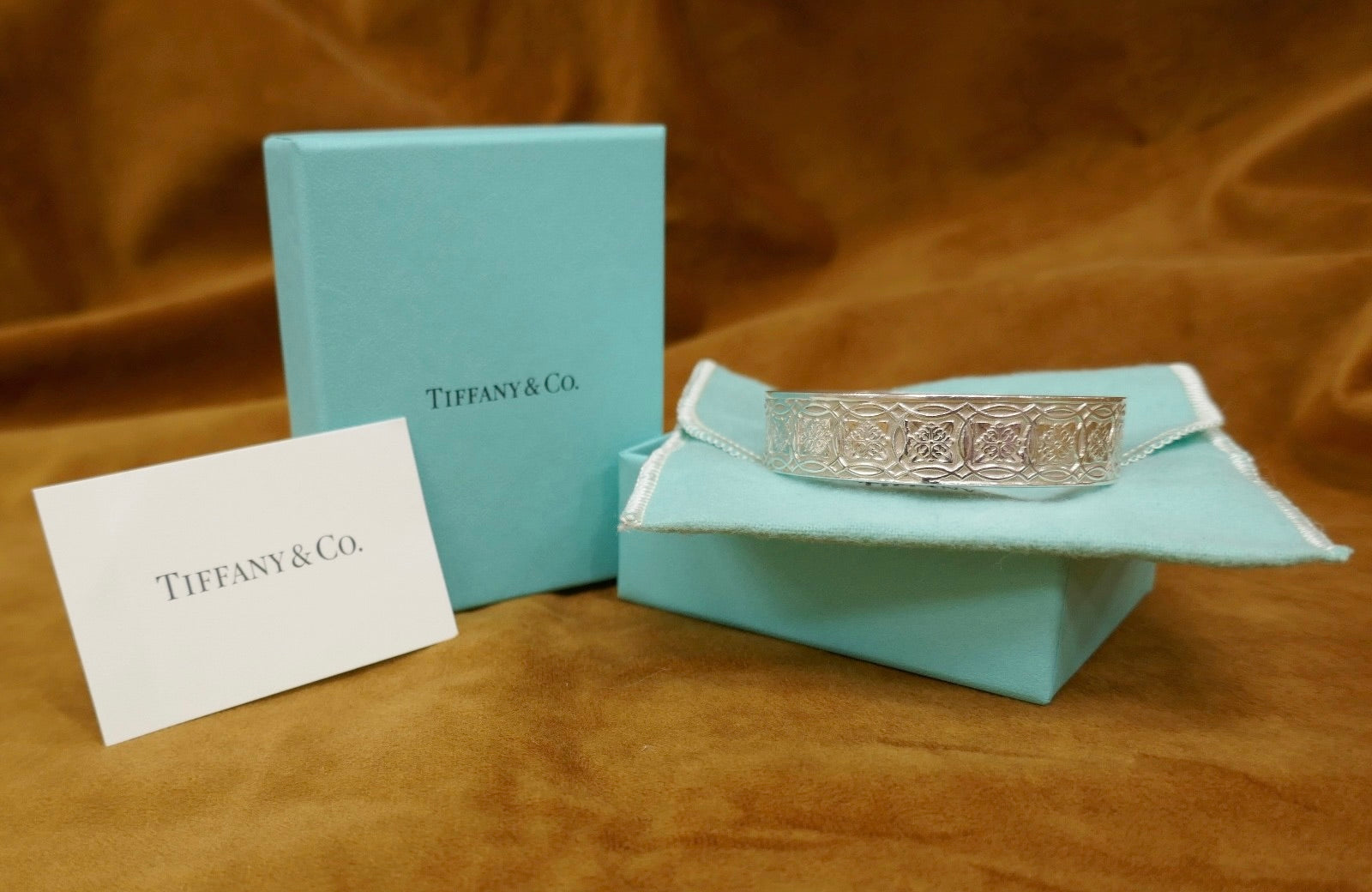 Tiffany & Co. Makers Celtic Leaf Sterling Silver Bangle 7.5 In with Pouch & Box