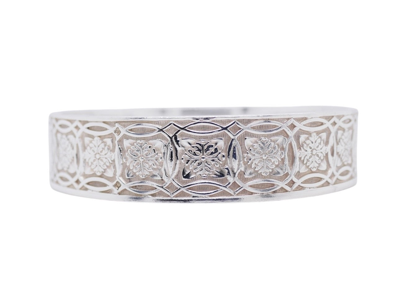Tiffany & Co. Makers Celtic Leaf Sterling Silver Bangle 7.5 In with Pouch & Box