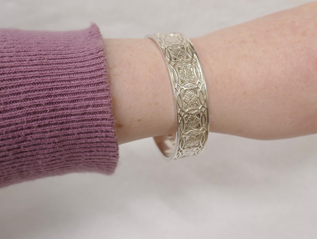 Tiffany & Co. Makers Celtic Leaf Sterling Silver Bangle 7.5 In with Pouch & Box