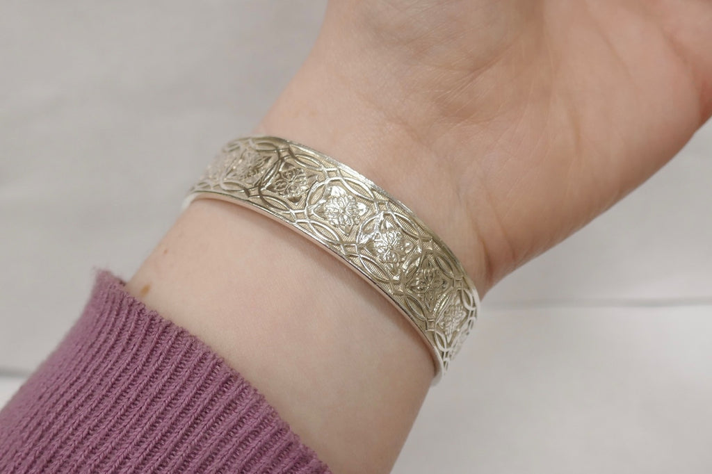 Tiffany & Co. Makers Celtic Leaf Sterling Silver Bangle 7.5 In with Pouch & Box