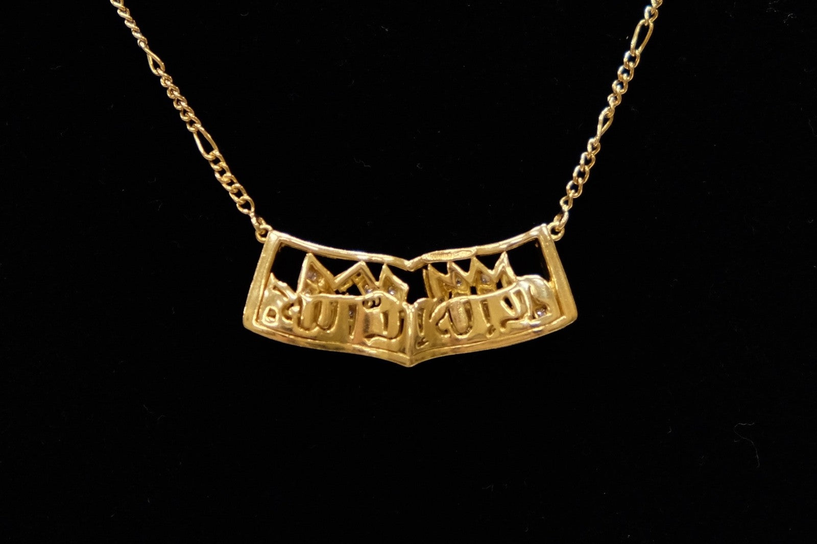 18K Gold Mouawad Arabic Calligraphy Pendant Necklace – Diamond Accents